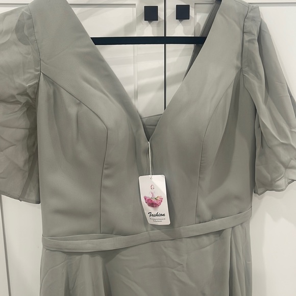 Dress - Picture 3 of 4